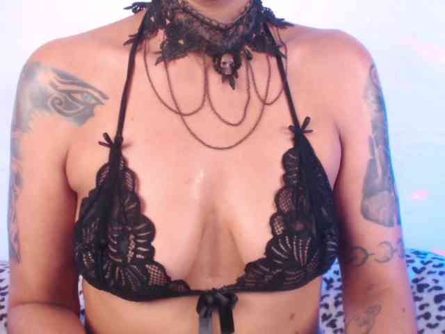AgathaTenebri webcam