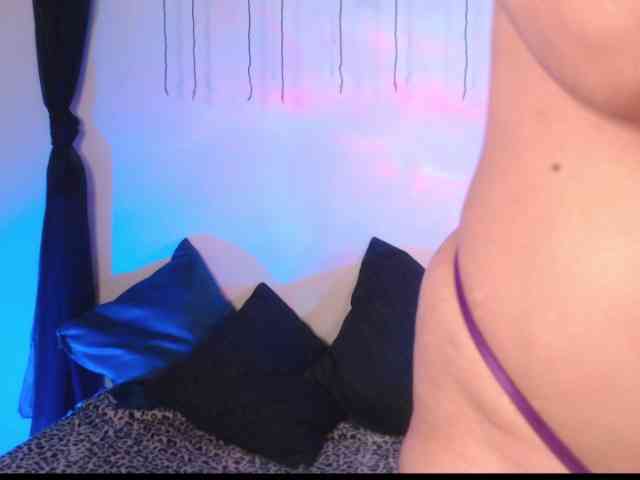 AgathaTenebri webcam