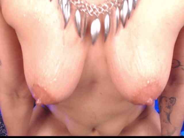 AgathaTenebri webcam