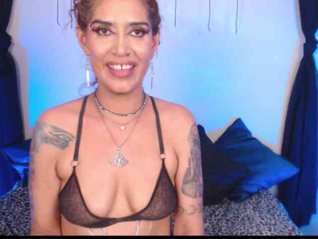 AgathaTenebri webcam