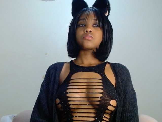 IndiaSelvagem live cam on BongaCams