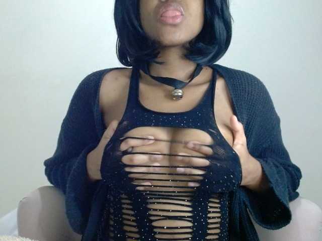 IndiaSelvagem live cam on BongaCams
