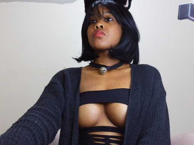 IndiaSelvagem live cam on BongaCams