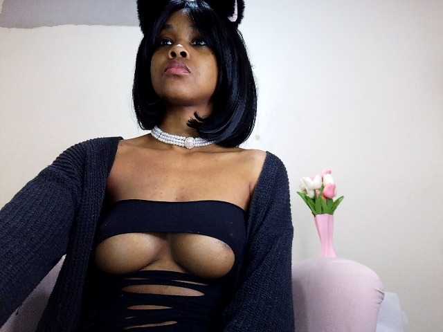 IndiaSelvagem live cam on BongaCams