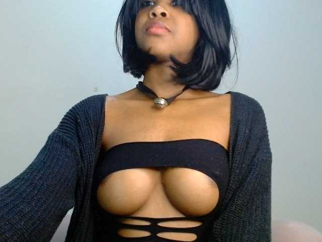 IndiaSelvagem live cam on BongaCams