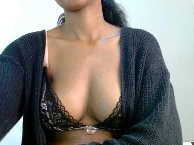 IndiaSelvagem live cam on BongaCams