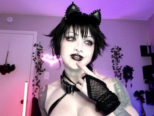 Iveyandjames live cam on BongaCams