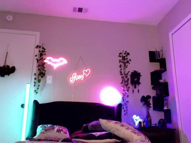 Ivey_strigoi live webcam show