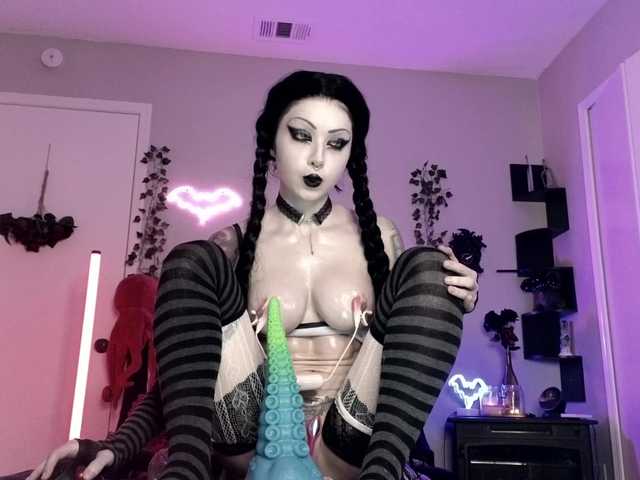 Iveyandjames live cam on BongaCams