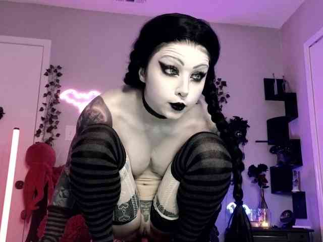 Ivey_strigoi