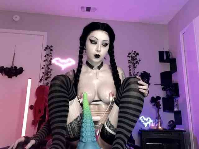 Ivey_strigoi