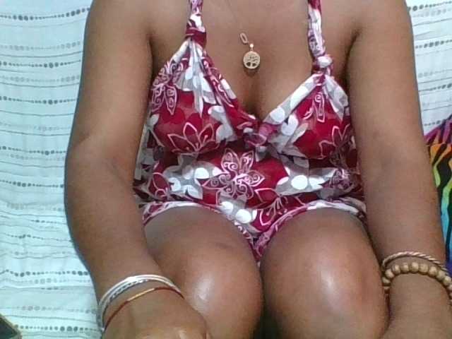 LadyDesire est une amatrice française en ligne captivant ses viewers sur BongaCams. Voici les charactéristiques d'amatrice française de LadyDesire : White/Caucasian,Brunette,Shaved,