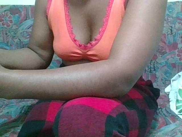 Imanoellah, 27 y/o - Live Cam on BongaCams