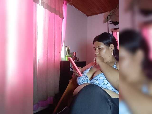 pocahontassex live cam on BongaCams