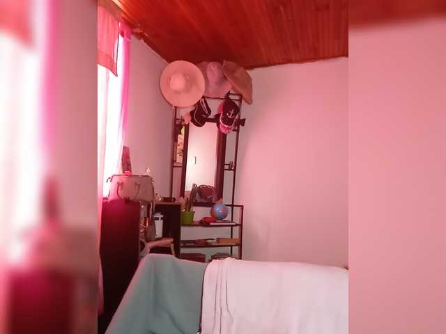 pocahontassex live cam on BongaCams