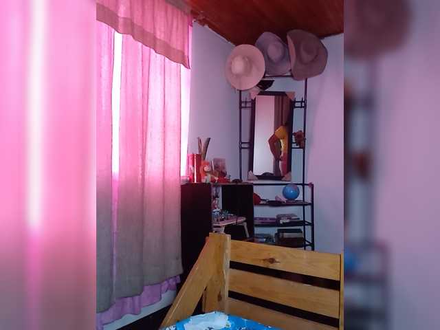 pocahontassex live cam on BongaCams