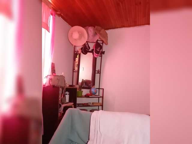 pocahontassex live cam on BongaCams