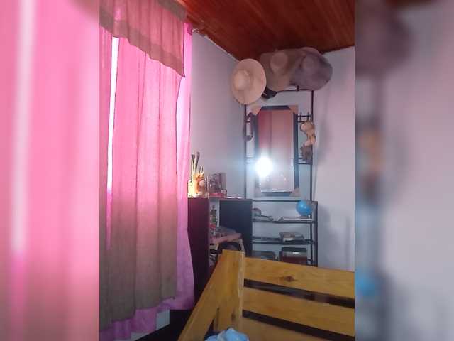 pocahontassex live cam on BongaCams