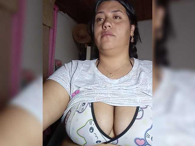 pocahontassex live cam on BongaCams