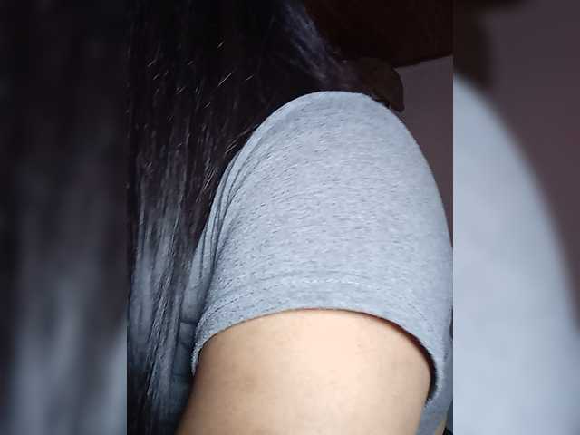 le modèle KATYGONZALEZ est en webcam porno dans un show sur le site bongacams, il possède les tags suivants: Latino/Hispanic,Brunette,Hairy
