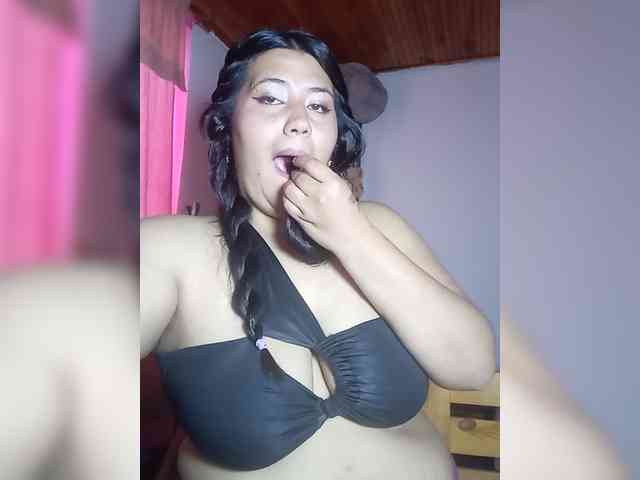 pocahontassex's webcam live show