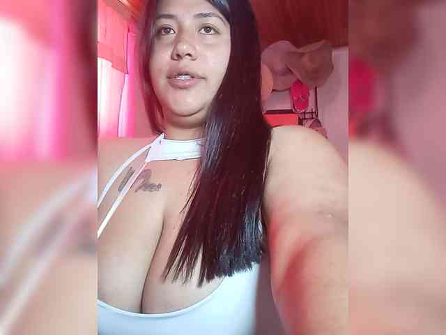 Model: KATYGONZALEZ