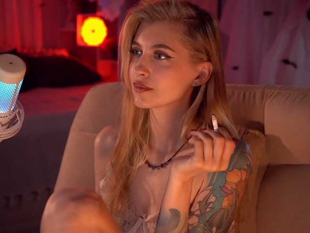 HoneyCherry, en directo ahora en BongaCams