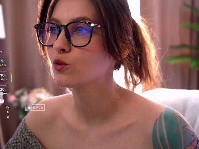 HoneyCherry's BongaCams show and profile