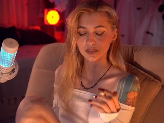 HoneyCherry, live now on BongaCams