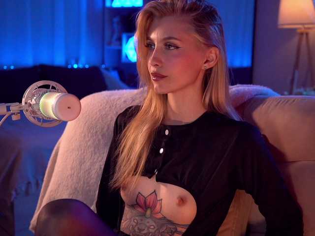 HoneyCherry live cam on BongaCams