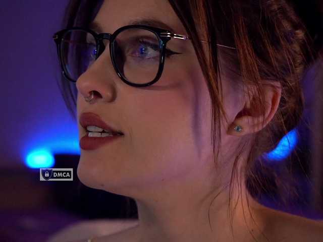 HoneyCherry's BongaCams show and profile