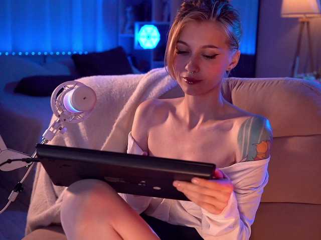 HoneyCherry live cam preview