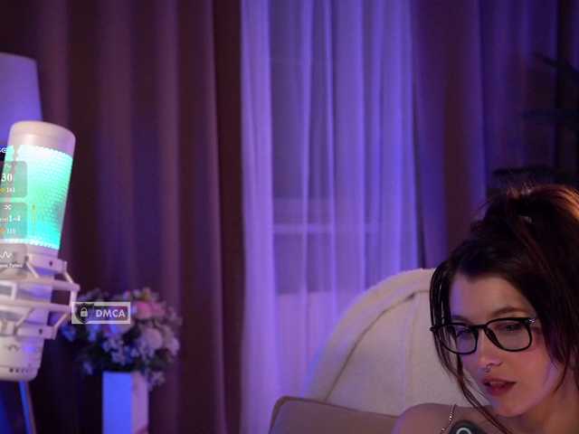 HoneyCherry's BongaCams show and profile