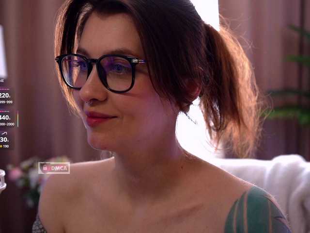 HoneyCherry's BongaCams show and profile