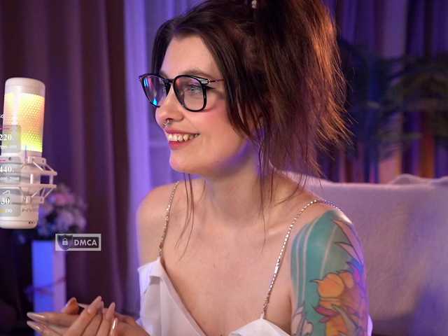 HoneyCherry's BongaCams show and profile