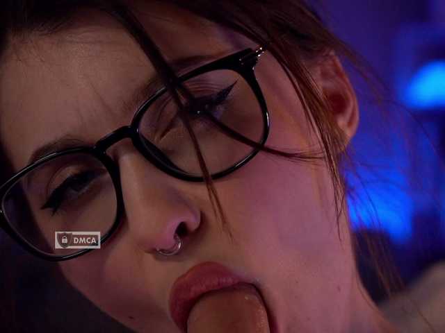 HoneyCherry's BongaCams profile