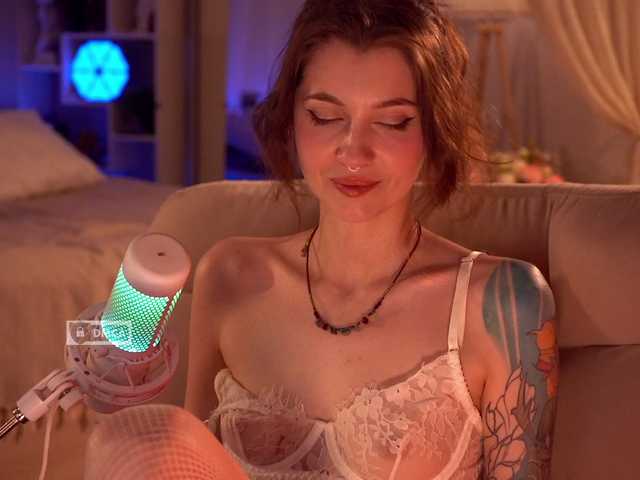 HoneyCherry live cam on BongaCams