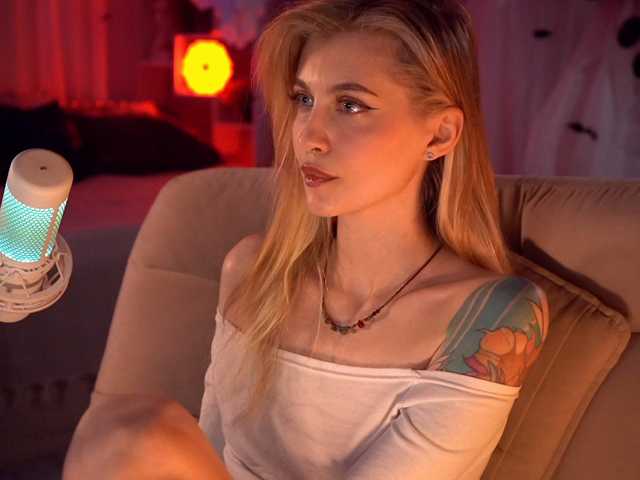 HoneyCherry live cam on BongaCams