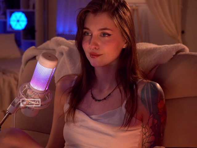 HoneyCherry live webcam show