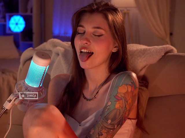 HoneyCherry live cam on BongaCams