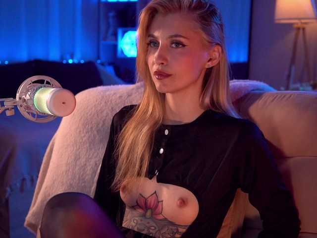 HoneyCherry live cam on BongaCams