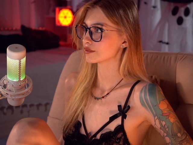 HoneyCherry live cam on BongaCams