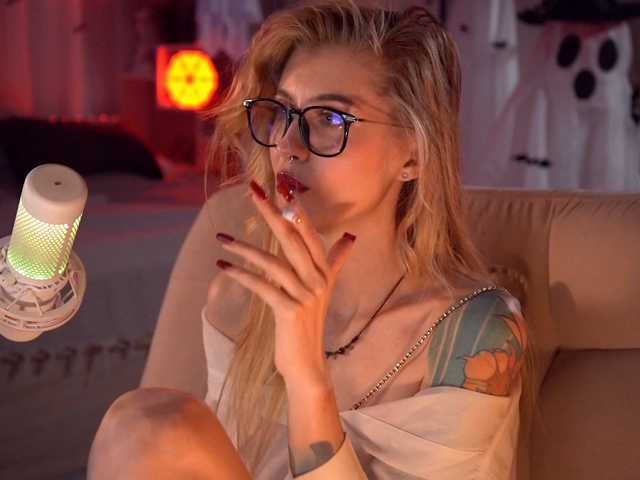 HoneyCherry live cam on BongaCams