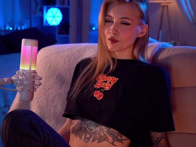 HoneyCherry live cam on BongaCams