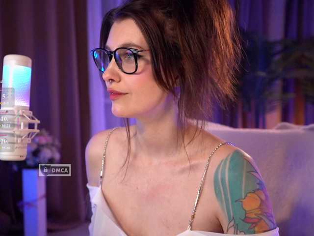 HoneyCherry's BongaCams show and profile