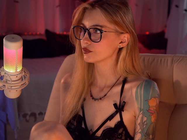 HoneyCherry live cam on BongaCams