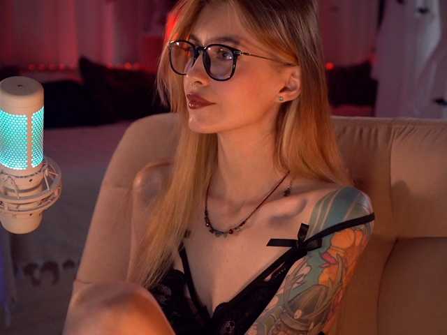 HoneyCherry live cam on BongaCams