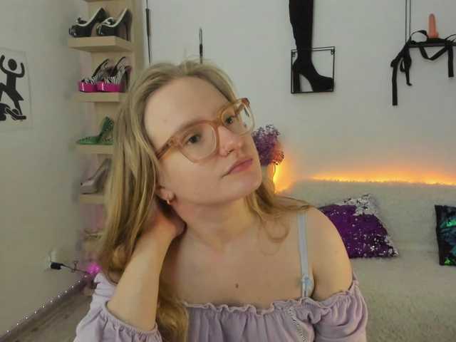 NancyErotic ist ein weiteres deutsches Camgirl, das in einem Live-Show verfügbar ist