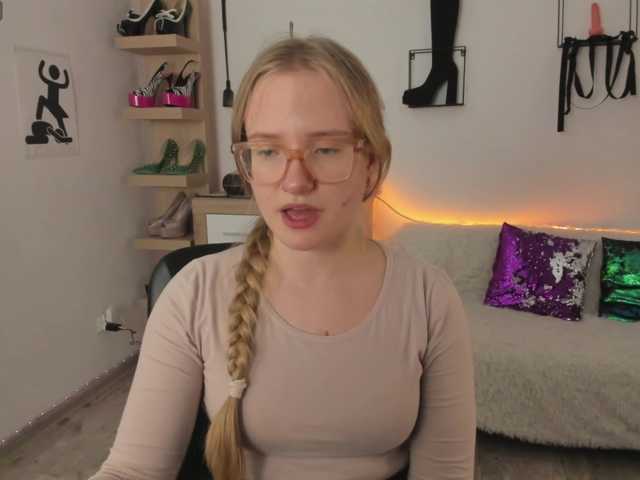 le modèle NancyErotic est en webcam porno dans un show sur le site bongacams, il possède les tags suivants: White/Caucasian,Blonde,Shaved