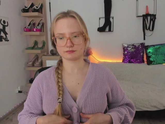 le modèle NancyErotic est en webcam porno dans un show sur le site bongacams, il possède les tags suivants: White/Caucasian,Blonde,Shaved